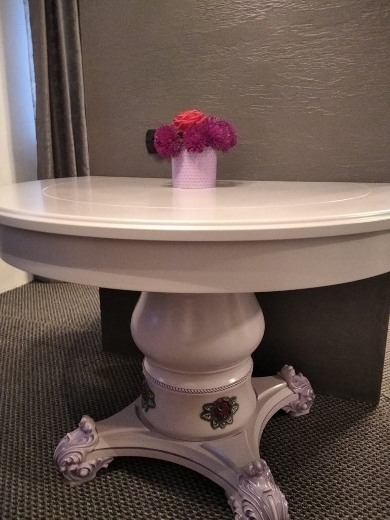 Покраска стола с декором